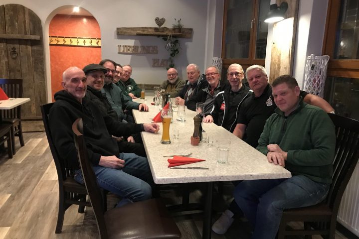 Roseabschluss sitzend Auflage 2025/26